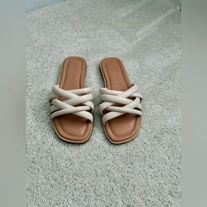 Universal Thread Sandals